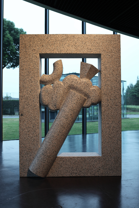 Pogled ,granit, 150x280x70, Shangai Museum, Kina, 2003